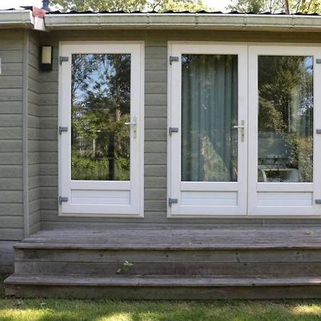 Een Chalet Met Prive Sauna En Tuin Villa Tzummarum Екстериор снимка