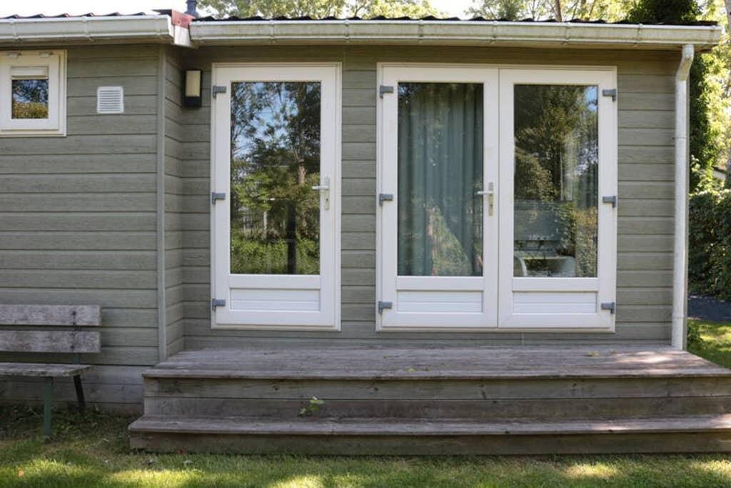 Een Chalet Met Prive Sauna En Tuin Villa Tzummarum Екстериор снимка