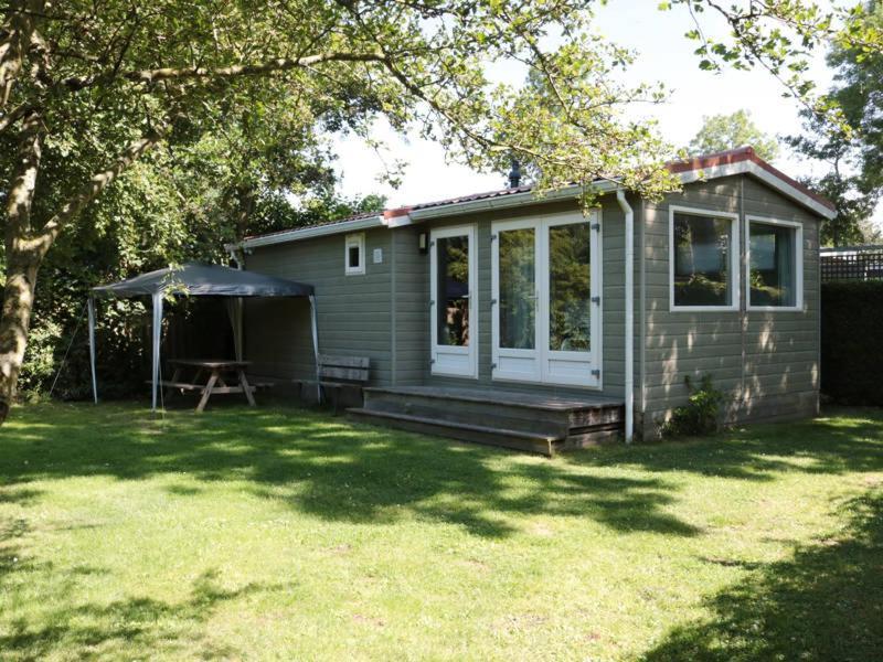 Een Chalet Met Prive Sauna En Tuin Villa Tzummarum Екстериор снимка