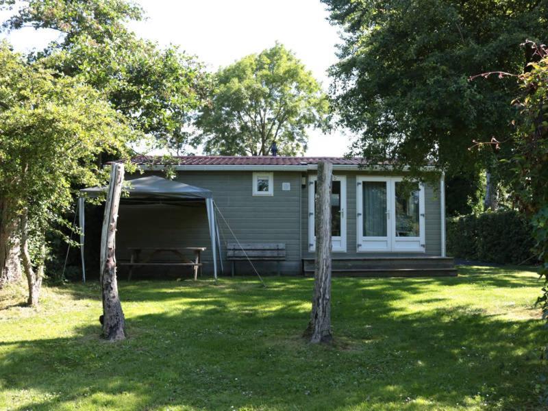 Een Chalet Met Prive Sauna En Tuin Villa Tzummarum Екстериор снимка