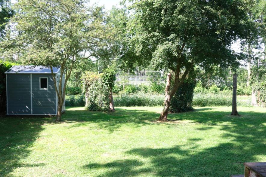 Een Chalet Met Prive Sauna En Tuin Villa Tzummarum Екстериор снимка